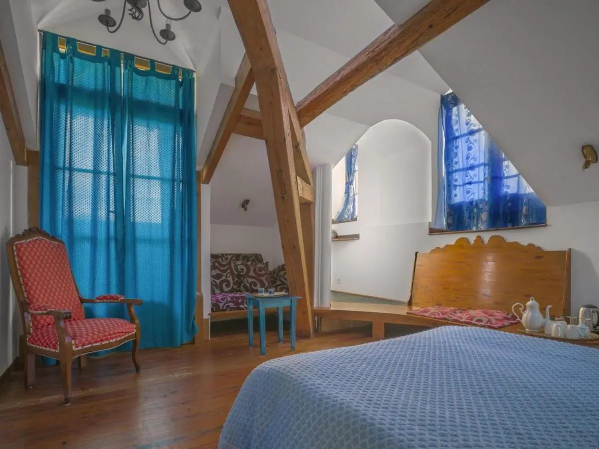 Petit Chateau Laborde 0*,  France